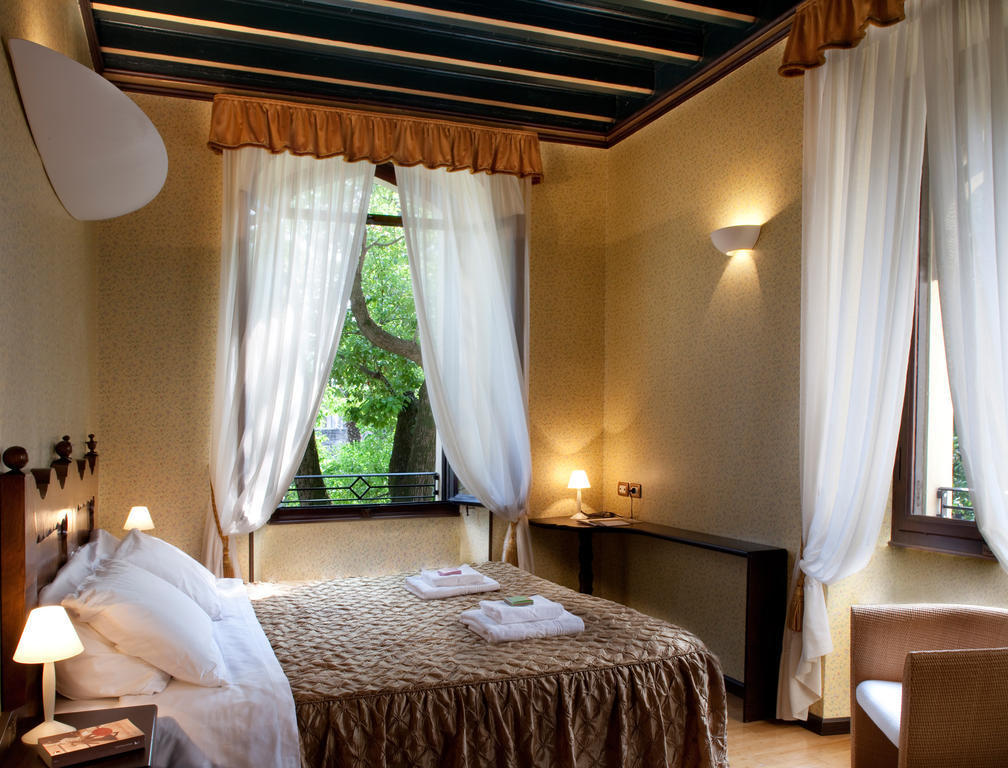 Hotel Villa Giulia Gargnano Habitación foto